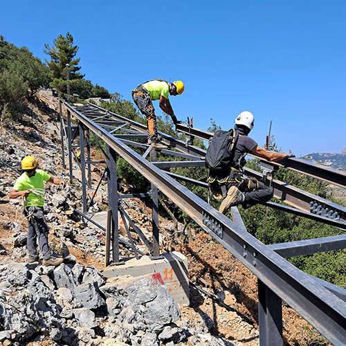Δικταίον Άνδρον: Ειδική κατασκευή μεταλλικού αναβατορίου