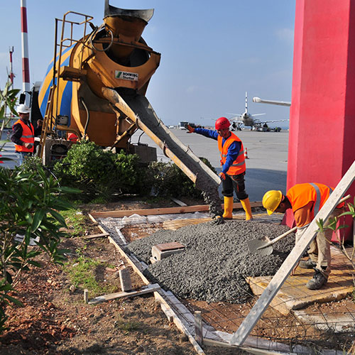 Αεροδρόμιο Ηρακλείου: Συντήρηση στους μεταλλικούς πυλώνες φωτισμού και τους ιστούς