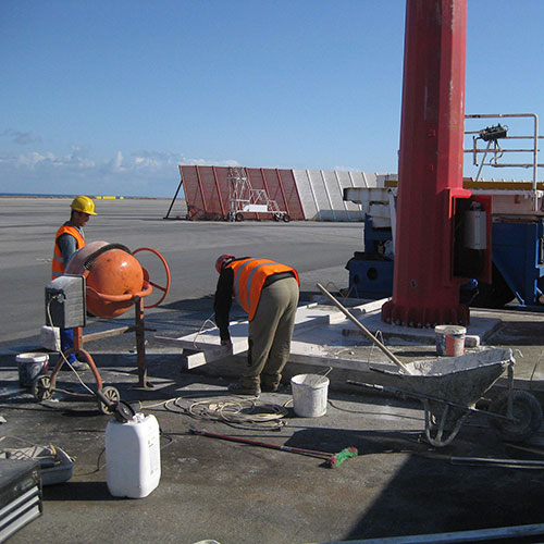 Αεροδρόμιο Ηρακλείου: Συντήρηση στους μεταλλικούς πυλώνες φωτισμού και τους ιστούς