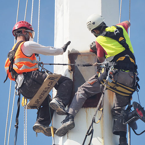 Αεροδρόμιο Ηρακλείου: Συντήρηση στους μεταλλικούς πυλώνες φωτισμού και τους ιστούς