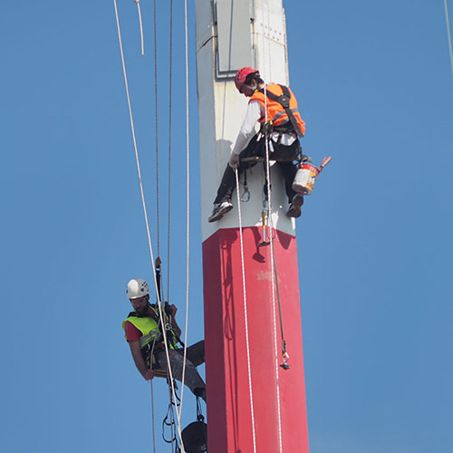 Αεροδρόμιο Ηρακλείου: Συντήρηση στους μεταλλικούς πυλώνες φωτισμού και τους ιστούς