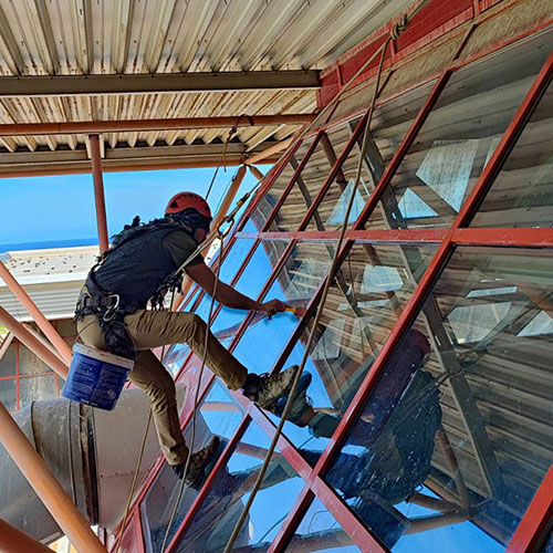 Γήπεδο καλαθοσφαίρισης Κ.Γ.Δ.Α. Ηρακλείου: Εργασίες μόνωσης και αντικατάσταση φωτιστικών σωμάτων