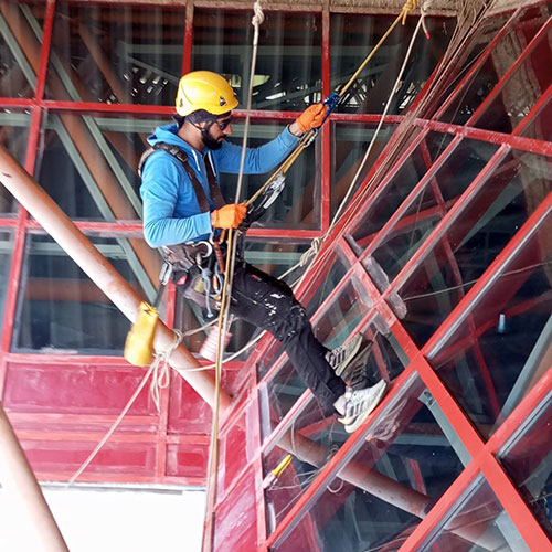 Γήπεδο καλαθοσφαίρισης Κ.Γ.Δ.Α. Ηρακλείου: Εργασίες μόνωσης και αντικατάσταση φωτιστικών σωμάτων