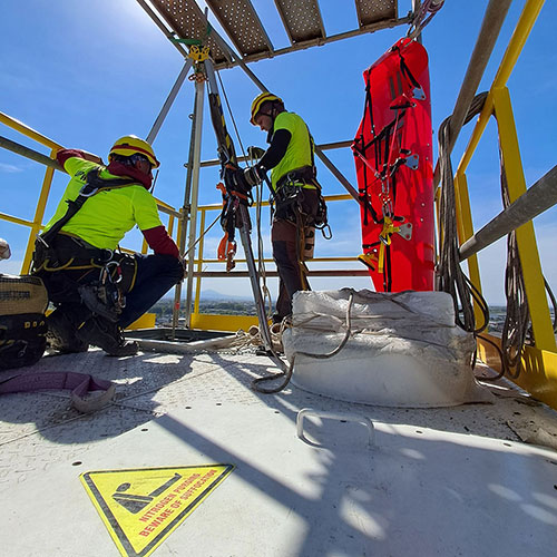 Υπηρεσίες επίβλεψης και διάσωσης εργαζομένων στο εργοστάσιο της SOL HELLAS στη Θεσσαλονίκη