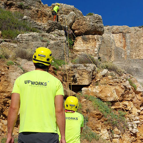 Άρση επικινδυνότητας σε βραχώδη πρανή σε νησιά της Ελλάδας