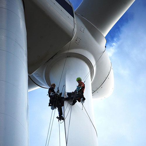 Αιολικά πάρκα στον Άγιο Νικόλαο, στη Νάξο και στη Πάφο της Κύπρου: Εργασίες καθαρισμού και συντήρησης ανεμογεννητριών