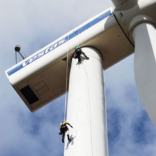 Αιολικά πάρκα στον Άγιο Νικόλαο, στη Νάξο και στη Πάφο της Κύπρου: Εργασίες καθαρισμού και συντήρησης ανεμογεννητριών